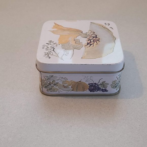 Set of 2 Decorative Tin Boxes - Picture 3 of 8